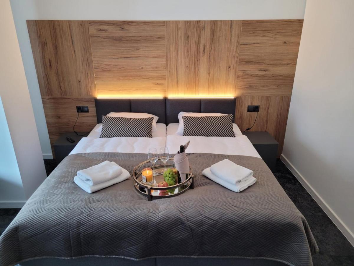 Bed and Breakfast Good Sleep à Kolonowskie Extérieur photo